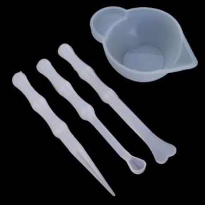 Vertedor y herramientas